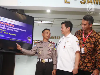 Peluncuran aplikasi dan web Informasi data dan pajak kendaraan di Samsat DKI Polda Metro Jaya, Jakarta, Rabu (21/6). (Liputan6.com/Angga Yuniar)