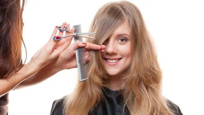 5 Gaya Rambut yang Bikin Wajah Terlihat Tirus