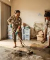Cara Menghilangkan Bau Lembap di Gudang dengan Mudah dan Efektif. Foto: AI Generated