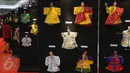 Pameran Wayang Potehi menyambut Imlek di Lippo Mall Puri, Jakarta Barat, (21/01). Wayang Potehi  adalah wayang yang berbentuk kantong kain khas dari negeri Tiongkok. (Liputan6.com/ Fery Pradolo)
