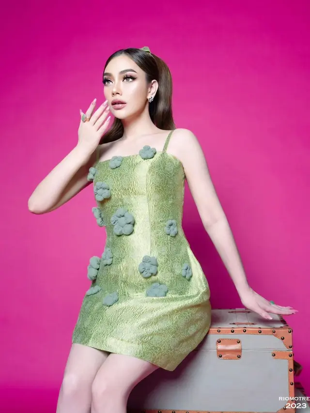 Bak Barbie Beranak 4, Pemotretan Celine Evangelista Bak Boneka Ini Tuai Sorotan