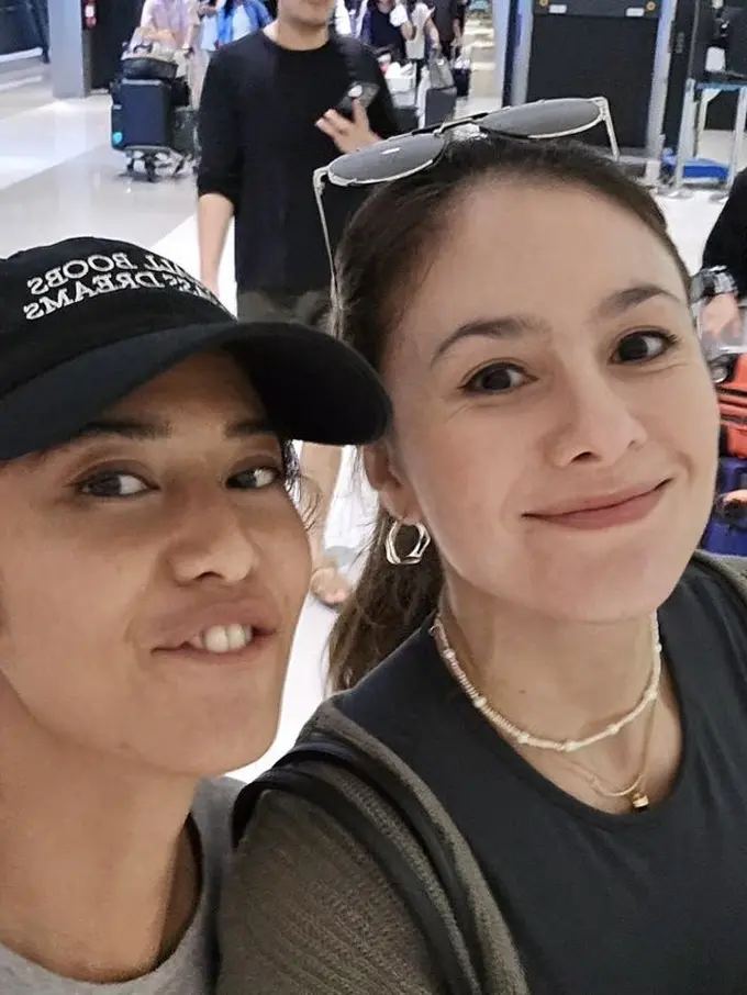 Dian Sastrowardoyo dan Wulan Guritno saat Traveling Bareng ke Thailand