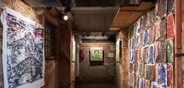 Paviliun Indonesia dengan bangga mengumumkan partisipasinya dalam 61st International Art Exhibition – La Biennale di Venezia dengan proyek
terobosan bertajuk “Printing the Unprinted”.