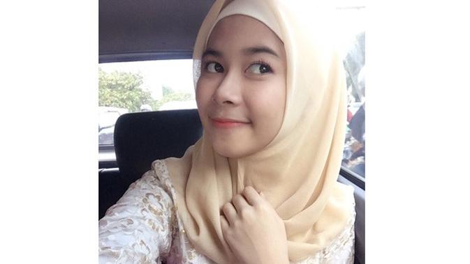 5 Gaya Hijab Personel JKT48, Lain Dari Biasanya (sumber: Instagram.com/JKT48fia)