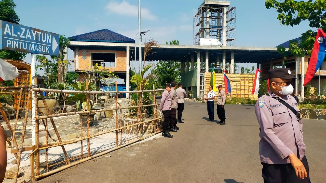 Polisi Geledah Ponpes Al-Zaytun Usai Panji Gumilang Ditetapkan Tersangka