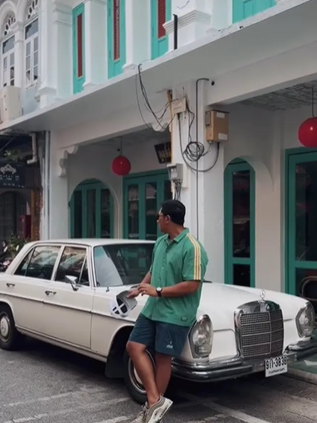 Makin Mesra, Ini Potret Darma Mangkuluhur Anak Tommy Soeharto Liburan Bareng Kekasih ke Phuket Old Town