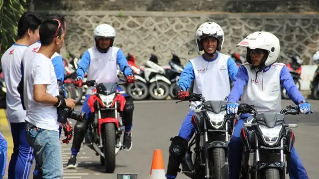 20 Penggemar Honda CBR Bersaing Di Wahana Jatake Demi Bisa Tunggangi Motor Marquez