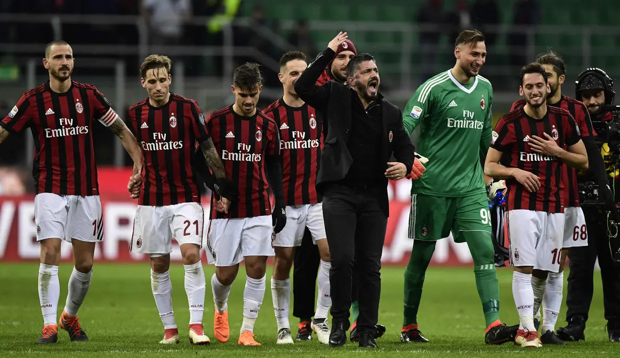 Gennaro Gattuso berteriak merayakan kemenangan usai mengalahkan Sampdoria 1-0 pada lanjutan Liga Serie A Italia di stadion San Siro (18/2). Berkat hasil positif tersebut, Milan sukses naik ke peringkat ketujuh klasemen. (AFP Photo/Miguel Medina)