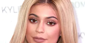 Kylie Jenner sepertinya tengah menikmati masa lajangnya usai mengakhiri hubungan asmara dengan rapper Tyga. (AFP/Bintang.com)