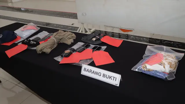 Barang bukti pencurian di toko Tom Liwafa. (Dian Kurniawan/Liputan6.com)