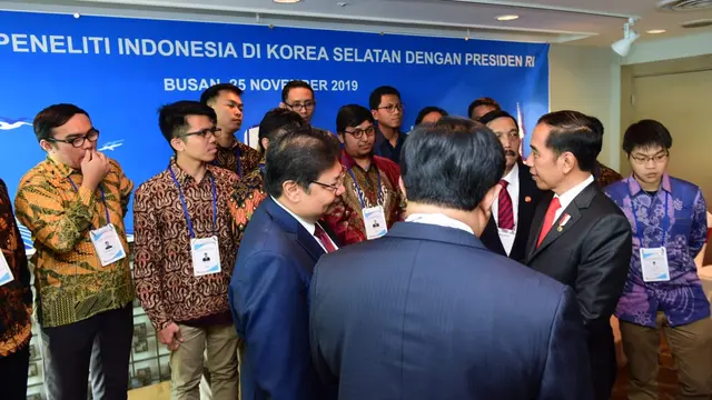 Jokowi bertemu dengan para ilmuwan dan peneliti dari Indonesia yang berada di Korea Selatan. (Biro Pers Sekretariat Presiden)