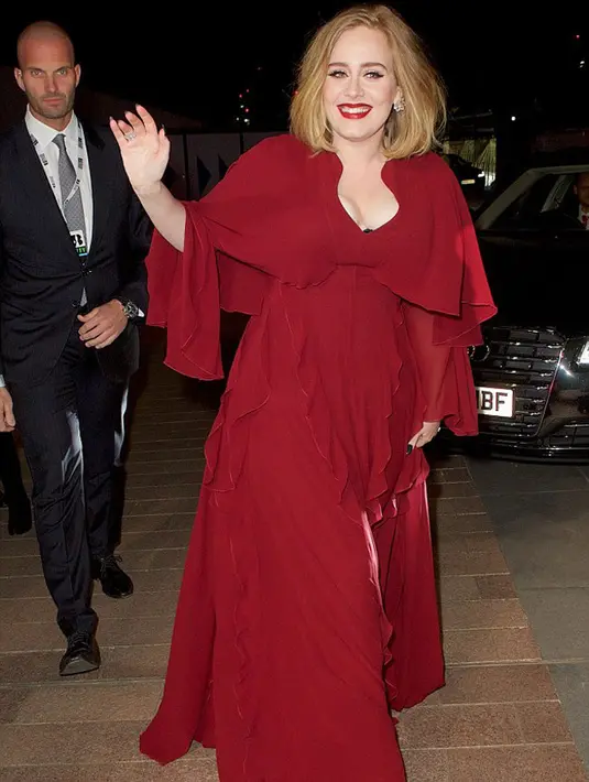 Adele dan Simon dikabarkan telah menjalin hubungan suami-istri sejak lama. Tidak tahu kapan mereka melangsungkan pernikahannya, pasalnya tersiar kabar pernikahan mereka dilakukan secara diam-diam. (doc.dailymail.com)