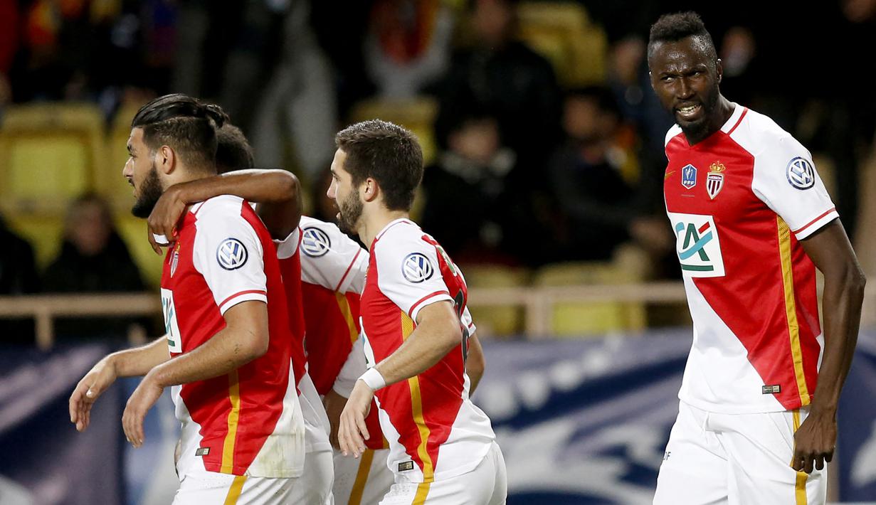 Lacina Traore. Striker Pantai Gading berusia 33 tahun ini memiliki tinggi 203 cm. Pemain yang sempat memperkuat Everton dan AS Monaco saat ini baru saja begabung dengan klub Divisi 2 Liga Portugal, Varzim sejak Februari 2022. (AFP/Valery Hache)