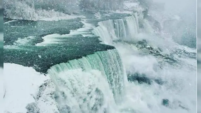 Air Terjun Niagara Membeku, Indahnya Seperti di Film Frozen