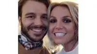Britney Spears dan Charlie Ebersol (dok. E!News)