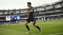 Gelandang Real Madrid, Marco Asensio, merayakan gol yang dicetaknya ke gawang Real Sociedad. Pemain yang baru dikembalikan dari Espanyol itu mencetak gol pada menit ke-40 melalui umpan Raphael Varane. (AP/Alvaro Barrientos)