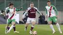 West Ham United berhasil meraih kemenangan saat bertamu ke markas Rapid Vienna pada partai kelima fase Grup H Liga Europa 2021/2022 di Stadion Allianz, Wina, Jumat (26/11/2021). (AP/Lisa Leutner)
