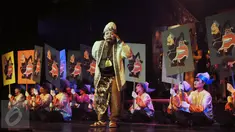Salah satu adegan Semar Gugat yang dipentaskan di GKJ, Jakarta, Kamis (3/3/2016). Setelah 20 tahun, lakon Semar Gugat kembali dipentaskan teater koma di Gedung Kesenian Jakarta, 3-10 Maret. (Liputan6.com/Helmi Fithriansyah)