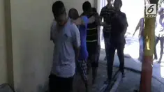 Empat warga yang tengah asik pesta judi kartu domino sambil ngabuburit di pemukiman warga, ditangkap Jajaran Kepolisian Resort Polres Majene, Sulawesi Barat, Rabu (23/5/2018).