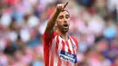 3. Diego Godin - Bek tangguh ini selalu menjadi momok bagi Cristiano Ronaldo kala berjumpa dengan Atletico Madrid. Permainan disiplin Godin di lini belakang sering membuat Ronaldo geleng-geleng kepala. (AFP/Gabriel Bouys)