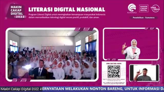 Aina Masrurin dalam webinar program literasi digital nasional sektor pendidikan Sumatra. (Foto: Dok. Kementerian Kominfo)