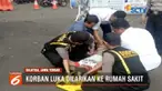 Angin kencang robohkan tenda penjual yang sedang menjajakan dagangannya di festival musik di Alun-alun Pancasila, Salatiga, Jawa Tengah.