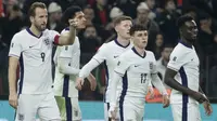 Pemain Inggris, Harry Kane (kiri), merayakan gol kedua timnya bersama rekan satu timnya dalam pertandingan kualifikasi Grup K Piala Dunia 2026 antara Albania dan Inggris di Tirana, Albania,&nbsp;Senin (17-11-2025) dini hari WIB.&nbsp;(Foto AP/Vlasov Sulaj)