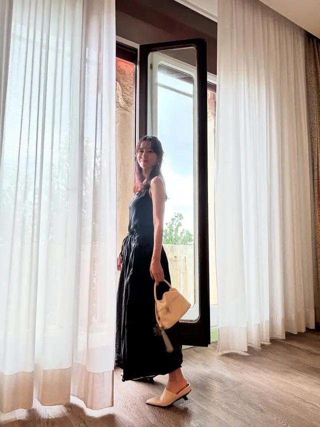 Pesona Istri Hyun Bin, Son Ye-jin Tampil Elegan dengan Gaun Hitam di Venice International Film Festival