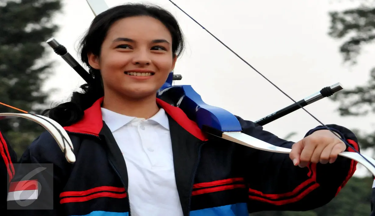 Chelsea Islan merupakan salah satu aktris yang membintangi film 3 Srikandi saat ditemui di lokasi syuting di Buperta Cibubur, Jakarta Timur, Jumat (24/7/2015). (Liputan6.com/Panji Diksana)
