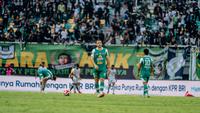 Mihailo Perovic dalam pertandingan BRI Super League, Persebaya Surabaya vs Arema FC, di Stadion Gelora Bung Tomo, Surabaya, Sabtu (22-11-2025). (Dok. persebaya.id)