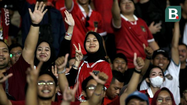 Foto: Jadi Magnet Para Kaum Hawa, Begini Potret Ragam Suporter Wanita saat Dukung Timnas Indonesia U-23