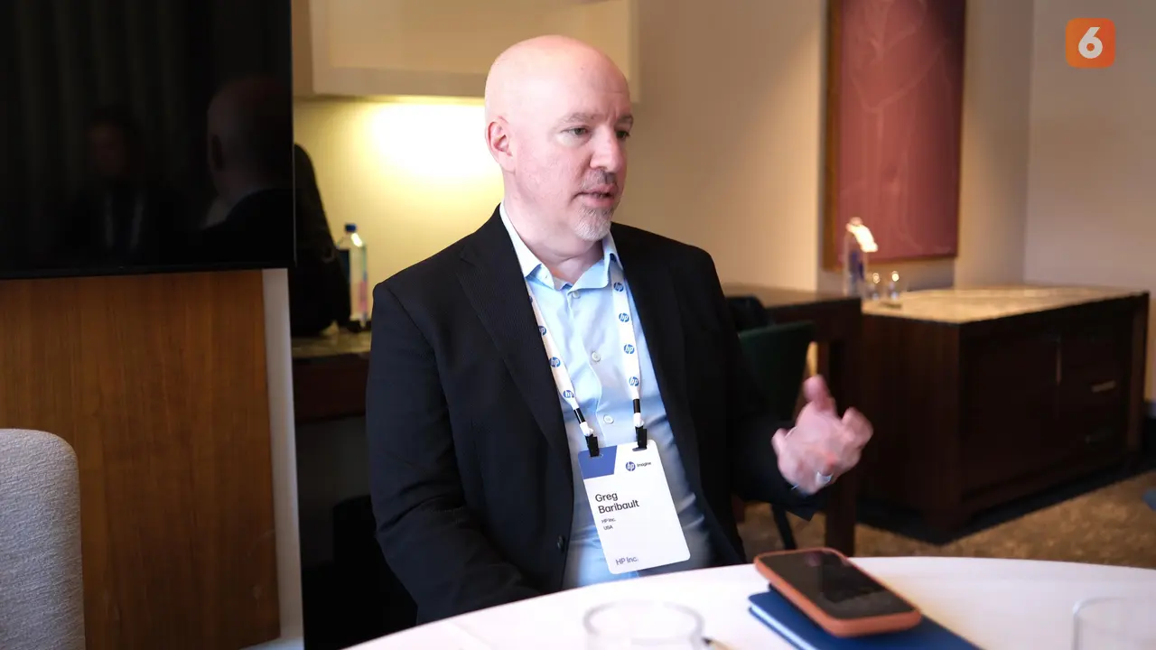 VP of Product and Portfolio Management HP Hybrid Systems Greg Baribault pada Selasa (24/3/2026) di New York City, AS, menyebut pendekatan sistem hibrida dirancang untuk memungkinkan pengguna bekerja optimal dari mana saja, baik di kantor hingga rumah.