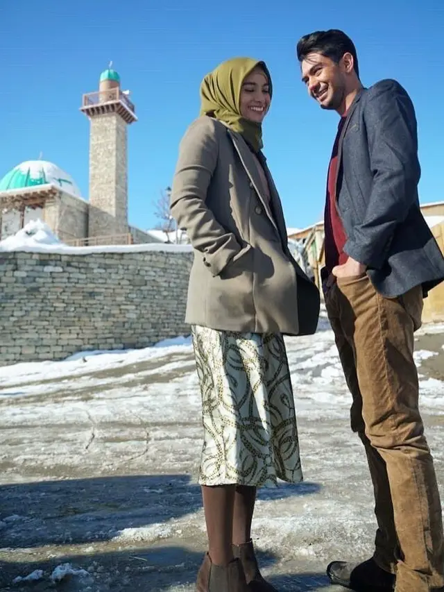 Momen Kompak Reza Rahadian dan Acha Septriasa dalam Film 'Layla dan Majnun'. (Sumber: Instagram/septriasaacha)