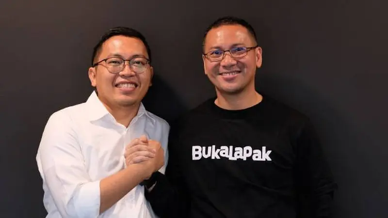 Perubahan komposisi di level C-Suite meliputi suksesi peran Chief Executive Officer (CEO) dari Achmad Zaky, salah satu dari tiga pendiri Bukalapak, ke Rachmat Kaimuddin sebagai CEO baru.