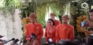 Selasa (11/7) Kahiyang Ayu dan Bobby Nasution menggelar prosesi siraman di kediaman masing-masing. Prosesi dimulai sekitar pukul 08.00.