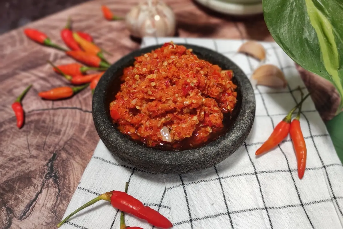 6 Resep Sambal Terasi Mentah Pedas, Rasa Segar Otentik dan Menggoyang Lidah
