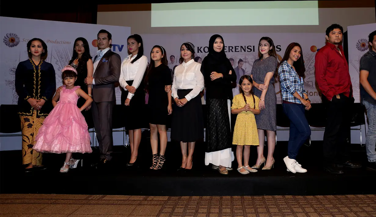 Harsiwi Achmad selaku Direktur Produksi dan Programming SCTV saat menggelar jumpa pers ‘Elif Indonesia’ di SCTV Tower, Senayan, Jakarta, berharap sinetron adaptasi pertama ini semoga dapat meraih hati penonton. (Andy Masela/Bintang.com)