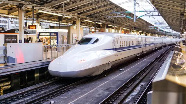 Shinkansen Uji Coba Layanan Bekerja dari Kereta, Gerbong Dipasangi Peredam Suara