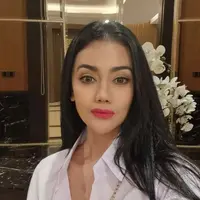 Nia Anggia, adik mendiang Julia Perez pakai seragam SMA (instagram/anggitheperez)