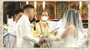 Saat mengucapkan janji pernikahan, suasana pun tampak begitu khidmat. Julian Jacob dan Maria Eka juga turut saling bertukar cincin pernikahan. (Liputan6.com/YouTube/Julian & Maria)