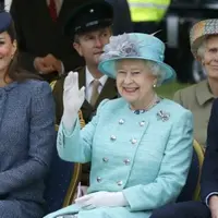 Kate Middleton, Ratu Elizabeth II, dan Pangeran William (Reuters)