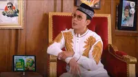 Denny Sumargo saat berbincang dengan Gus Miftah di Pondok Pesantren Ora Aji, Yogyakarta. (YouTube CURHAT BANG Denny Sumargo)