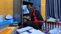 Penggeledahan Kantor Bawaslu Mesuji oleh Penyidik Kejari Mesuji soal dugaan korupsi dana hibah tahun 2023 dan 2024. Foto : (Istimewa).