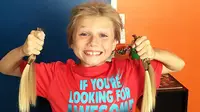 Anak laki-laki ini rela di-bully selama 2 tahun agar bisa mendonasikan rambutnya bagi penderita kanker.