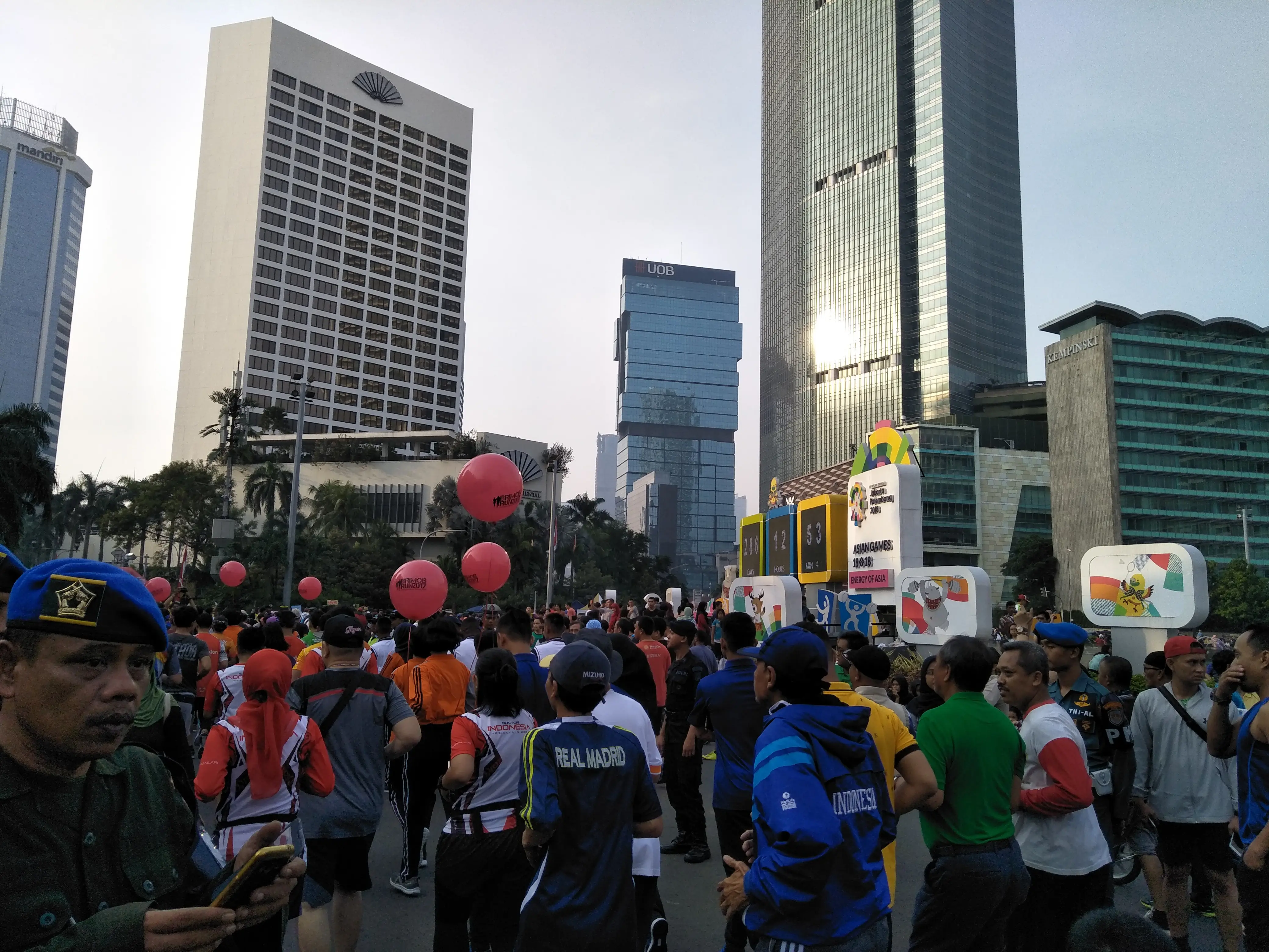 Suasana peluncuran Brimob Run 2017 di Bunderan Hotel Indonesia, Minggu (5/11/2017). (Liputan6.com/Risa Rahayu Kosasih)