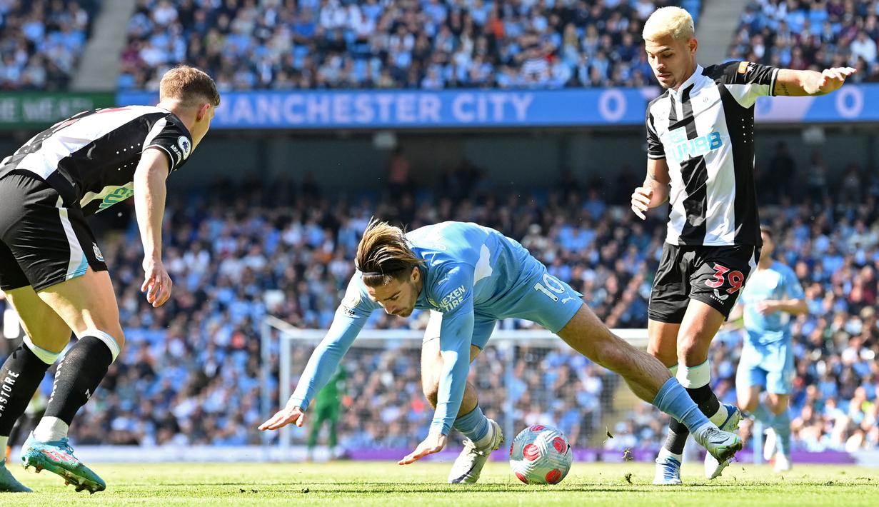 Newcastle yang sedang berapi-api di Liga Inggris musim ini terbantu berkat permainan apik salah satu gelandang bertahannya. Ia adalah Bruno Guimaraes yang tampil mengesankan di bawah asuhan manajer Eddie Howe pada musim ini. Dia berhasil mencetak dua gol dan dua assist dari 10 pertandingan di Premier League. Performa impresif Guimaraes membantu The Magpies duduk di peringkat keempat pada klasemen sementara Liga Inggris. (AFP/Pul Ellis)
