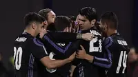 Para pemain Real Madrid merayakan gol ke gawang Leganes pada laga La Liga di Stadion Municipal Butarque, Rabu (5/4/2017). (AFP/Javier Soriano)