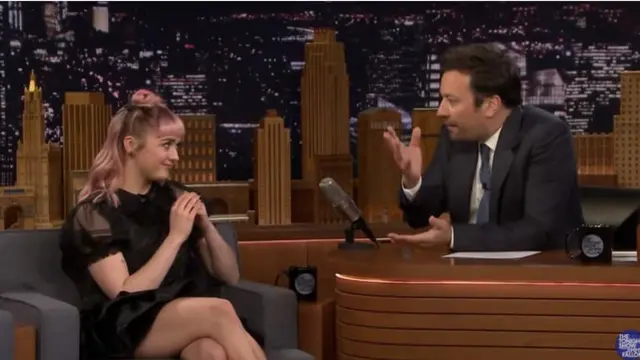 Maisie Williams diundang di acara The Tonight Show With Jimmy Fallon