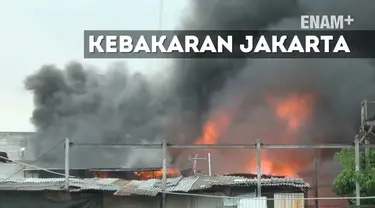 Kebakaran emnghanguskan belasan rumah dan satu gedung sekolah terjadi di kawasan Penjaringan Jakarta Utara.