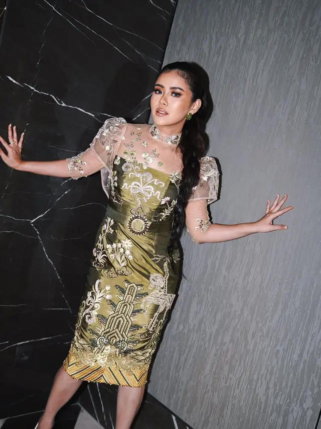 Biasa Natural, Ini 6 Potret Melisa Hartanto dengan Makeup Tebal